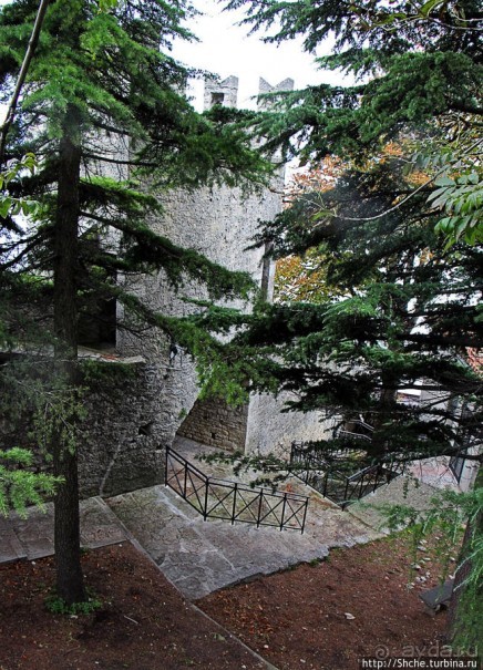 На каменном плоту... Улочки и площади Сан-Марино