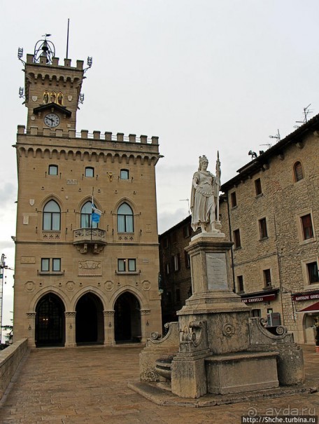 На каменном плоту... Улочки и площади Сан-Марино