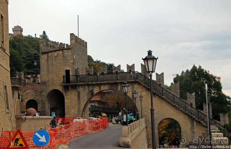 На каменном плоту... Улочки и площади Сан-Марино