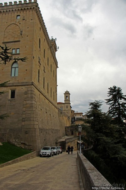 На каменном плоту... Улочки и площади Сан-Марино