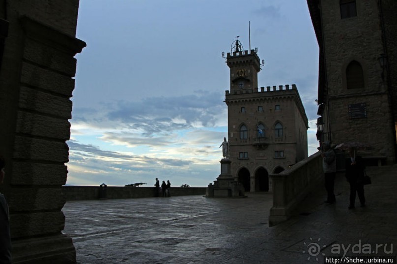 На каменном плоту... Улочки и площади Сан-Марино