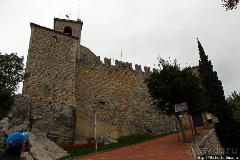 На каменном плоту... Улочки и площади Сан-Марино