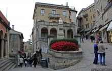 На каменном плоту... Улочки и площади Сан-Марино