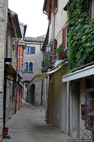 На каменном плоту... Улочки и площади Сан-Марино