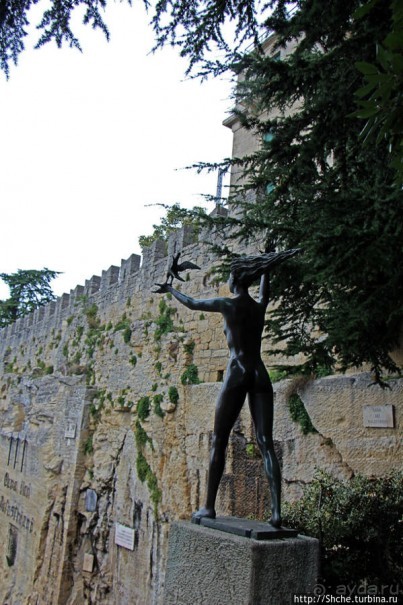 На каменном плоту... Улочки и площади Сан-Марино