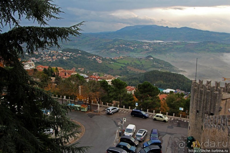На каменном плоту... Улочки и площади Сан-Марино