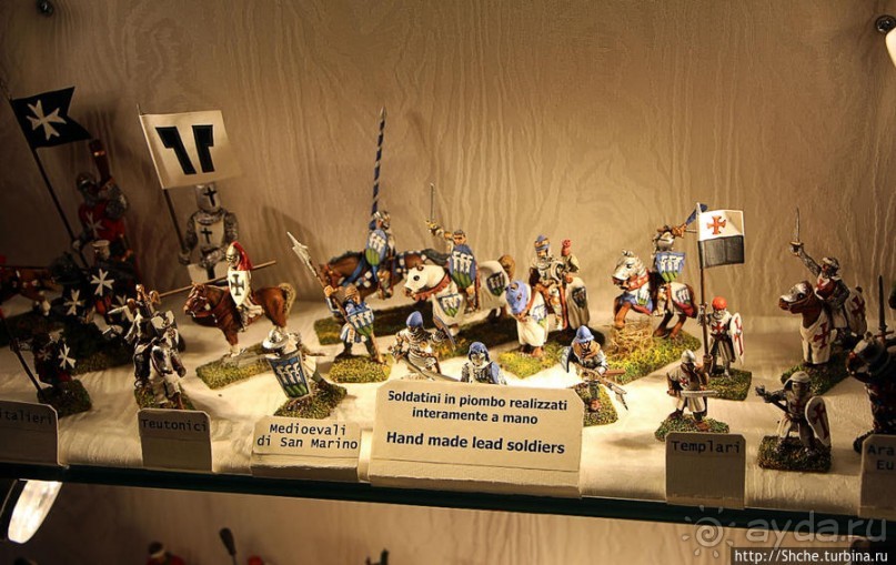 На каменном плоту... Улочки и площади Сан-Марино