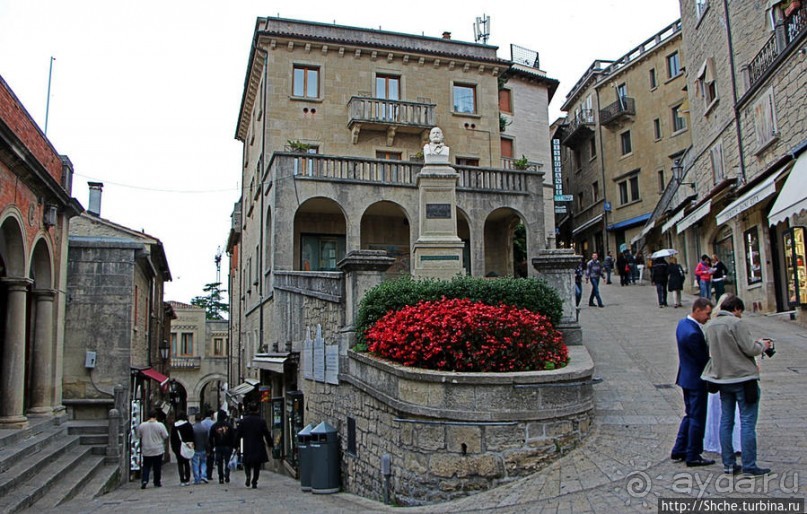 На каменном плоту... Улочки и площади Сан-Марино