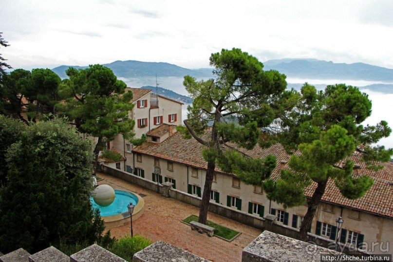 На каменном плоту... Улочки и площади Сан-Марино