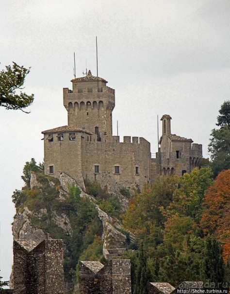 На каменном плоту... Улочки и площади Сан-Марино