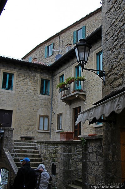 На каменном плоту... Улочки и площади Сан-Марино