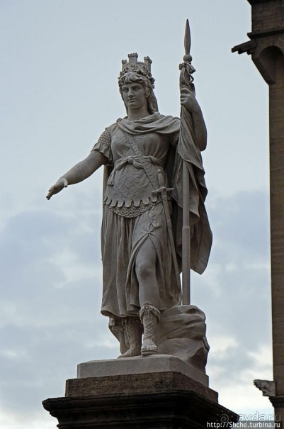 На каменном плоту... Улочки и площади Сан-Марино