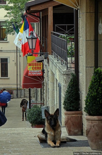 На каменном плоту... Улочки и площади Сан-Марино