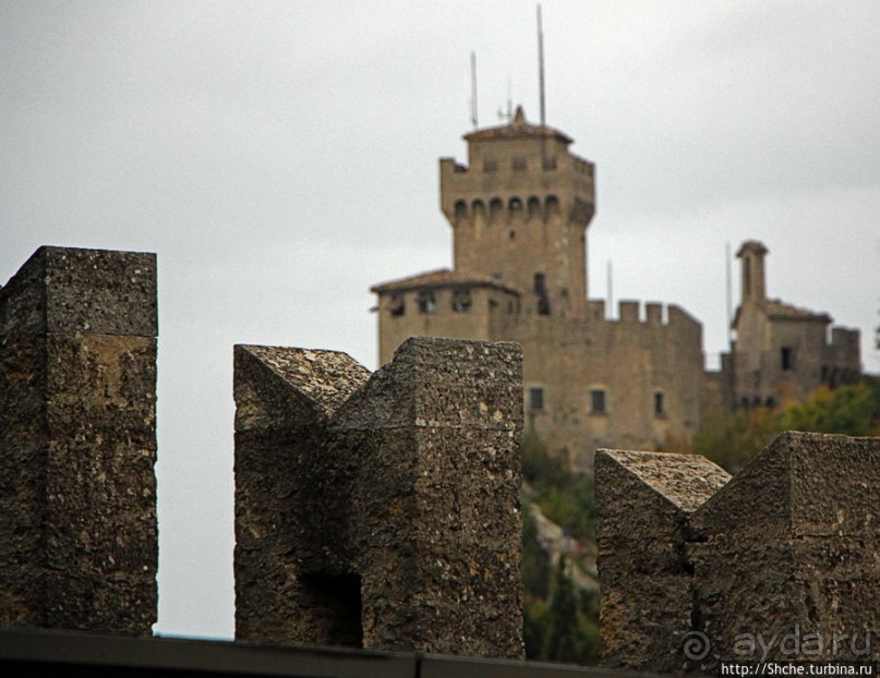 На каменном плоту... Улочки и площади Сан-Марино
