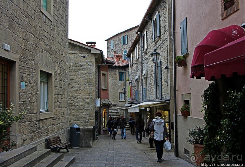 На каменном плоту... Улочки и площади Сан-Марино