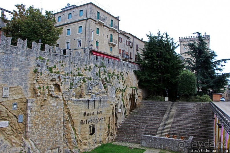 На каменном плоту... Улочки и площади Сан-Марино