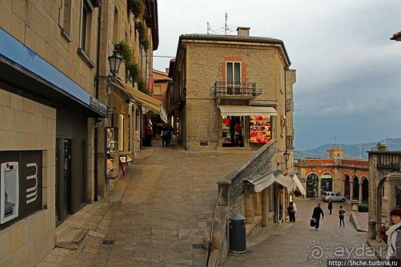 На каменном плоту... Улочки и площади Сан-Марино