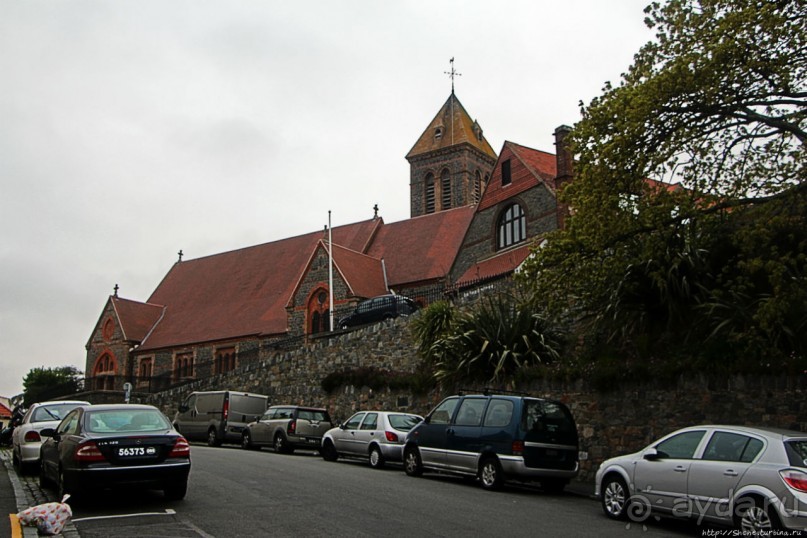 Город кривых зданий , крутых поворотов и тупиковых лестниц