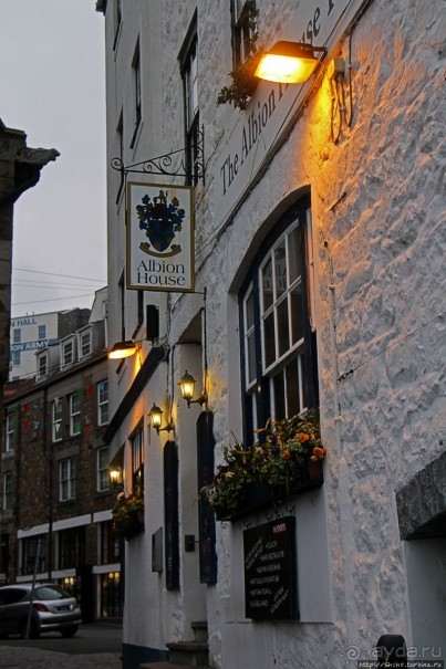 Город кривых зданий , крутых поворотов и тупиковых лестниц