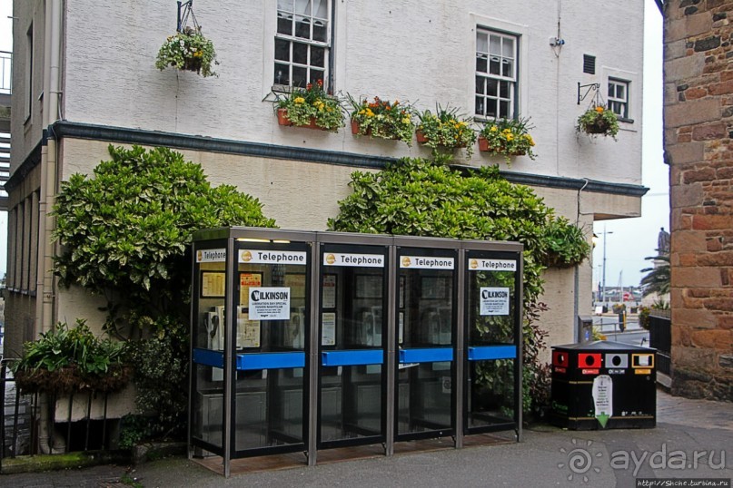 Город кривых зданий , крутых поворотов и тупиковых лестниц