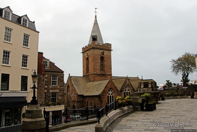 Город кривых зданий , крутых поворотов и тупиковых лестниц