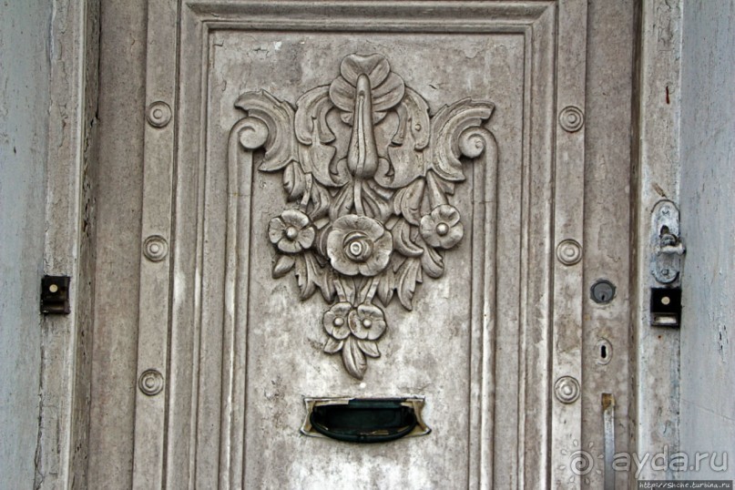 Город кривых зданий , крутых поворотов и тупиковых лестниц