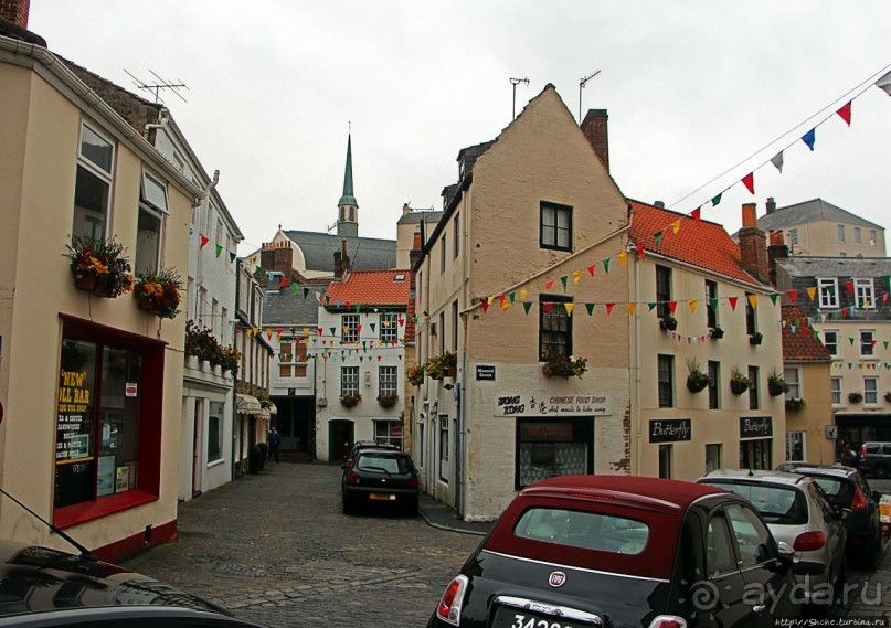 Город кривых зданий , крутых поворотов и тупиковых лестниц