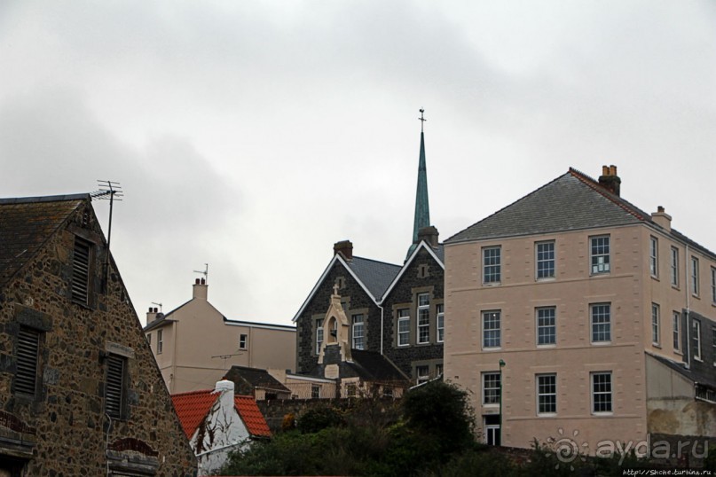 Город кривых зданий , крутых поворотов и тупиковых лестниц