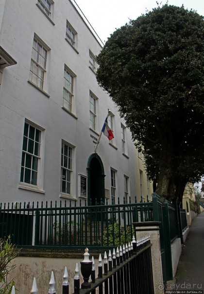 Город кривых зданий , крутых поворотов и тупиковых лестниц