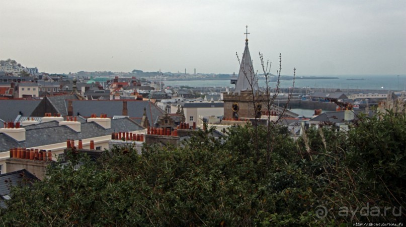 Город кривых зданий , крутых поворотов и тупиковых лестниц