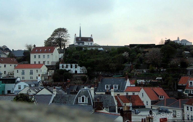 Город кривых зданий , крутых поворотов и тупиковых лестниц