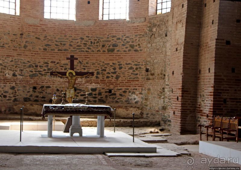 Когда строение добротное, его любая религия использует