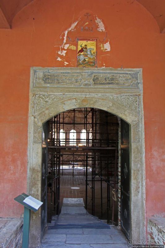 Когда строение добротное, его любая религия использует