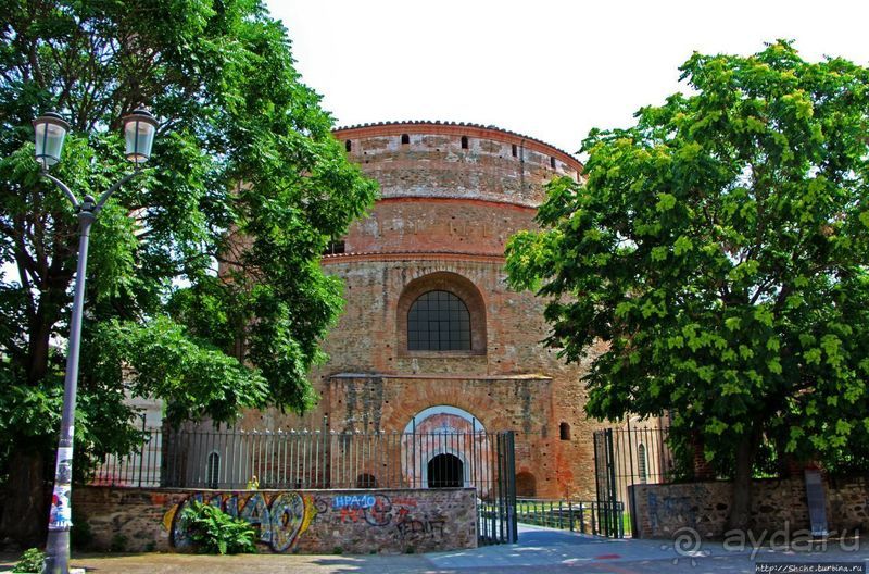 Когда строение добротное, его любая религия использует