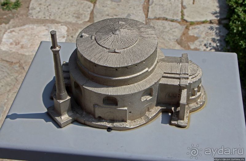 Когда строение добротное, его любая религия использует