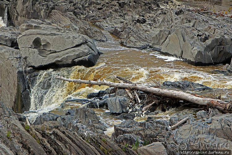 Гранд-Фолс. Когда "Grand" вовсе не означает "большой"