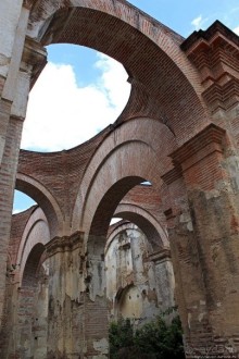 Кафедральный собор в Антигуа, когда руины лучше реставрации