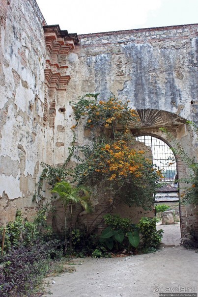 Кафедральный собор в Антигуа, когда руины лучше реставрации