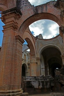 Кафедральный собор в Антигуа, когда руины лучше реставрации