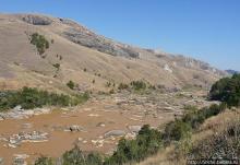 Река Mania, мост Pont de Fatihita — раскрашиваем белые пятна