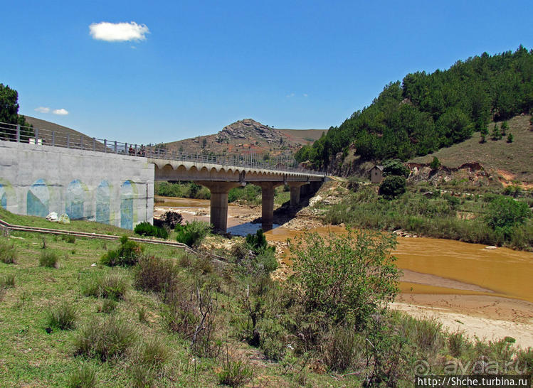 Река Mania, мост Pont de Fatihita — раскрашиваем белые пятна