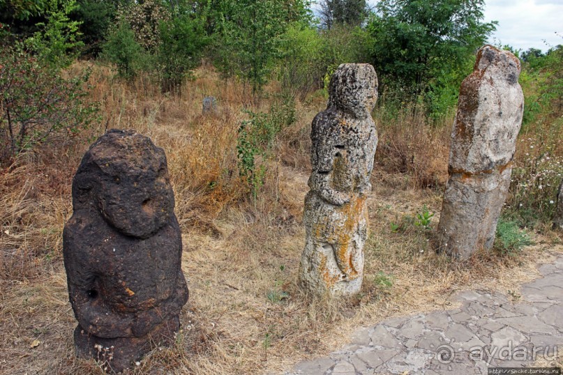 Спят курганы скифские