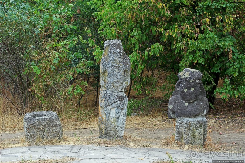 Спят курганы скифские