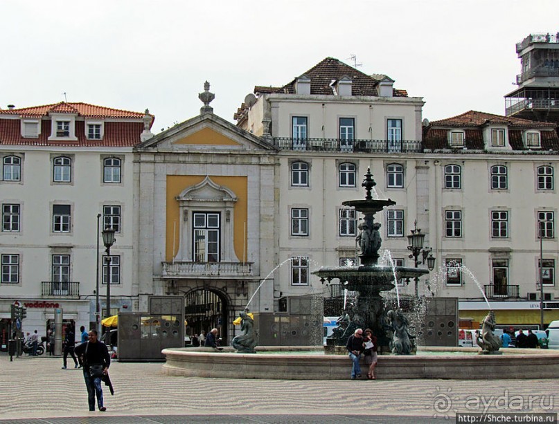 Главная площадь Португалии — площадь Россио в Лиссабоне