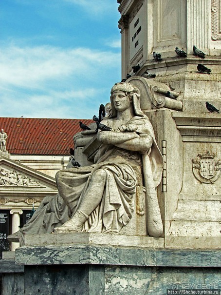 Главная площадь Португалии — площадь Россио в Лиссабоне