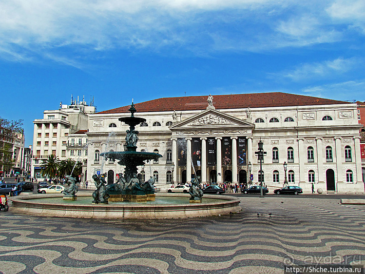 Главная площадь Португалии — площадь Россио в Лиссабоне