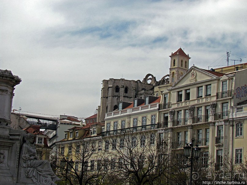 Главная площадь Португалии — площадь Россио в Лиссабоне