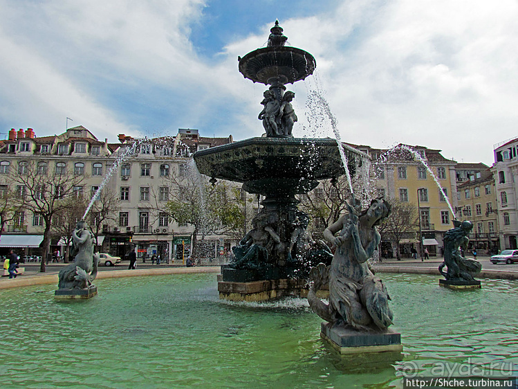 Главная площадь Португалии — площадь Россио в Лиссабоне