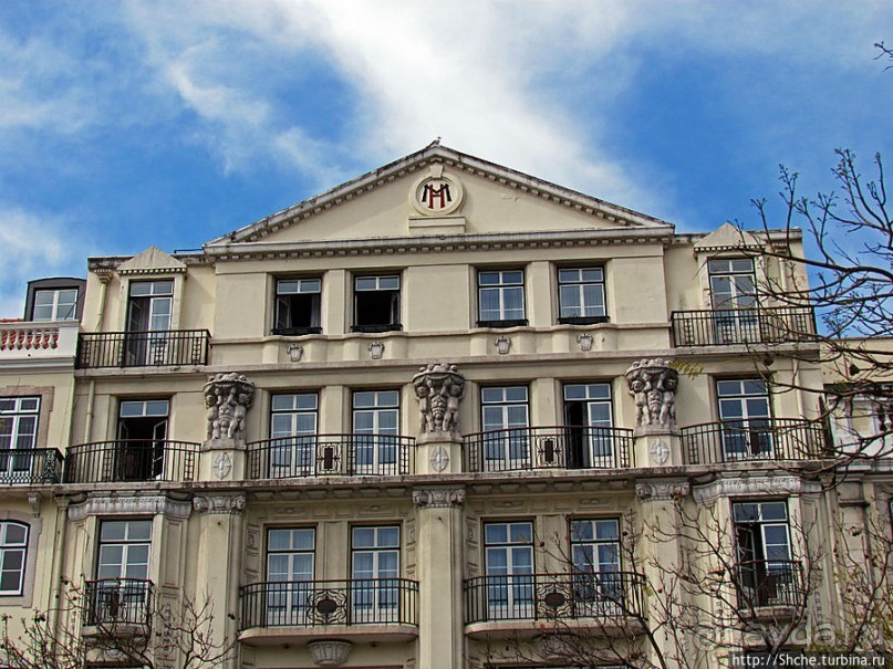 Главная площадь Португалии — площадь Россио в Лиссабоне