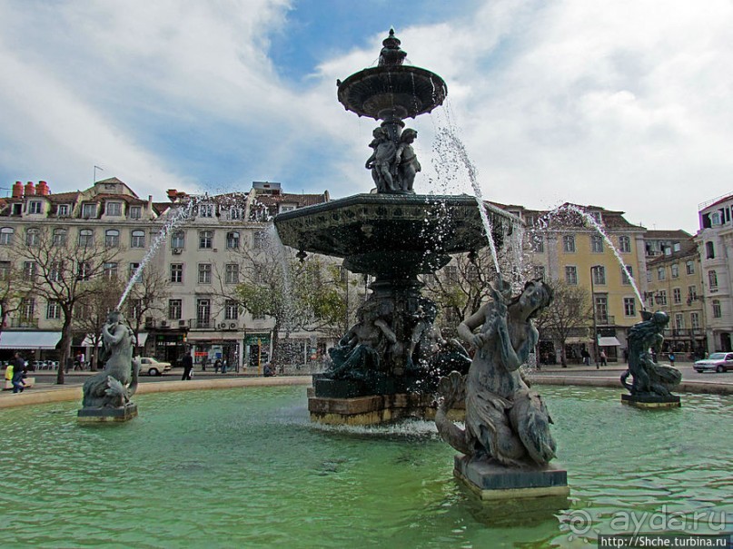 Главная площадь Португалии — площадь Россио в Лиссабоне